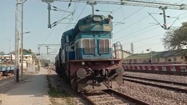 गोरखपुर वासियों के लिए खुशखबरी, कैंट स्टेशन से यात्रियों को मिलेंगी इन ट्रेनों की सुविधाएं UP Tak