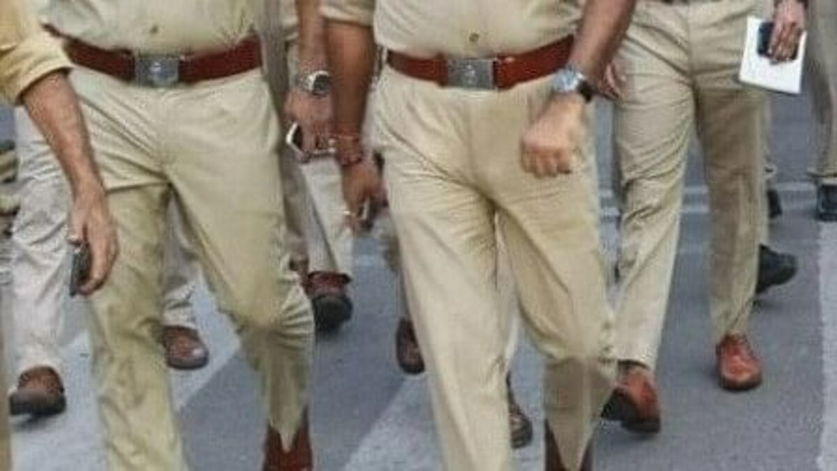 नाबालिग लड़की से जबरन देह व्यापार कराने वाले गिरोह का भंडाफोड़, 3 महिलाएं समेत 7 अरेस्ट UP Tak