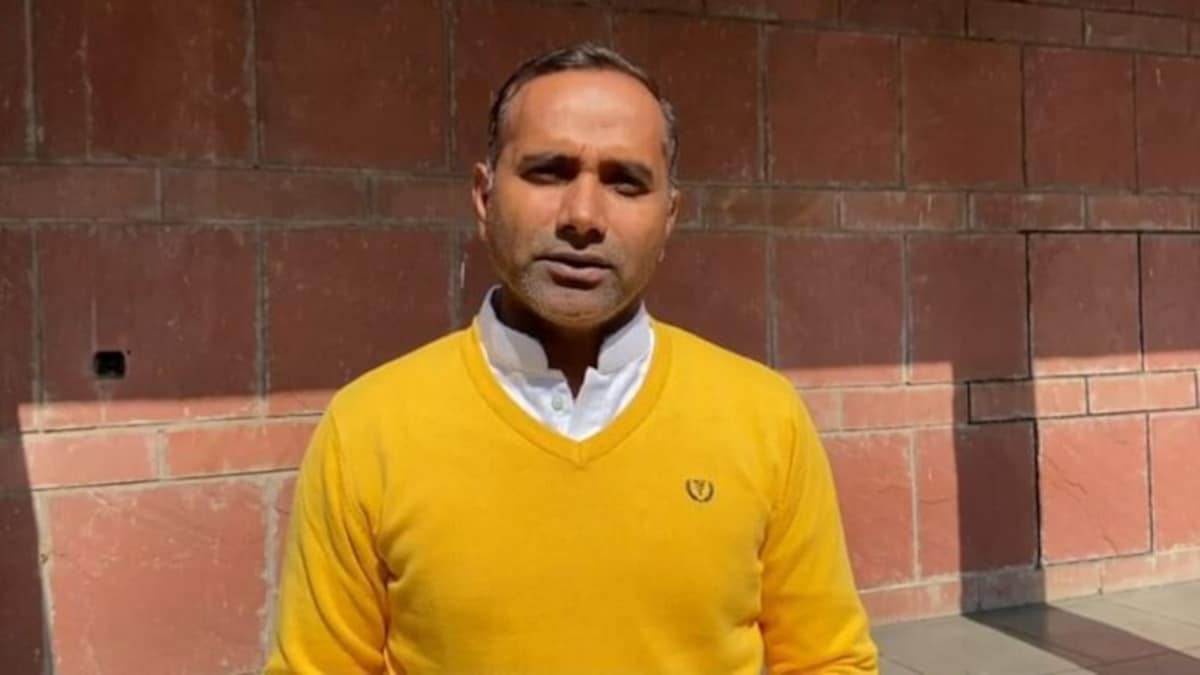 रामचरितमानस विवाद: स्वामी प्रसाद मौर्य के बाद अब इस सपा प्रवक्ता ने की चौपाई हटाने की मांग UP Tak
