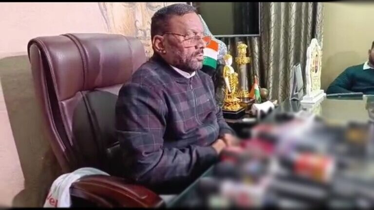‘गर्व से कहो हम शूद्र हैं’ पोस्टर पर स्वामी मौर्य ने कहा- जो यह कह रहे हैं, उनकी पीड़ा है UPTak