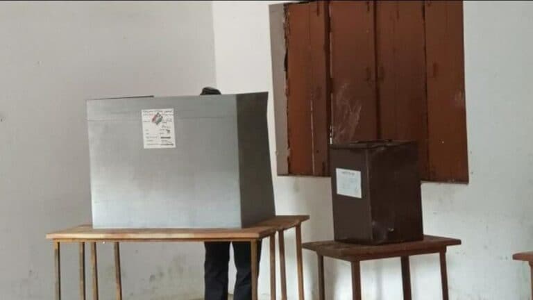 UP MLC चुनाव: स्नातक-शिक्षक एमएलसी की 5 सीटों पर आज डाले जा रहे वोट, जानें सभी अहम बातें UP Tak