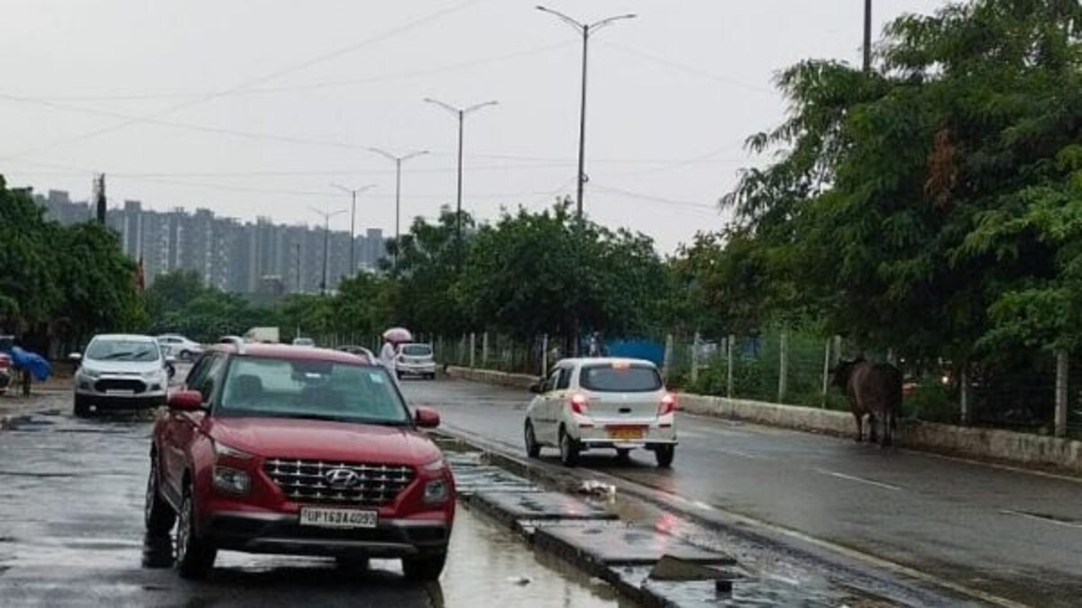 UP Weather Update: यूपी के इन जिलों में छाए हुए हैं बादल, हो सकती है बारिश, देखें लिस्ट UP Tak