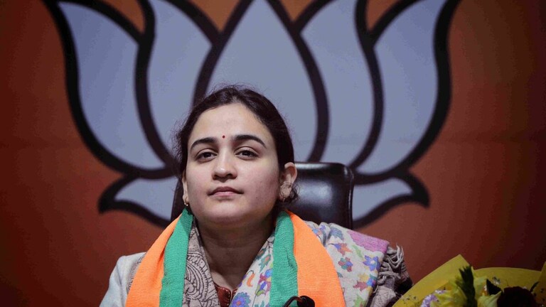 रामचरित मानस विवाद: स्वामी प्रसाद मौर्य के बयान पर भड़कीं अपर्णा, अखिलेश पर कही ये बात UP Tak