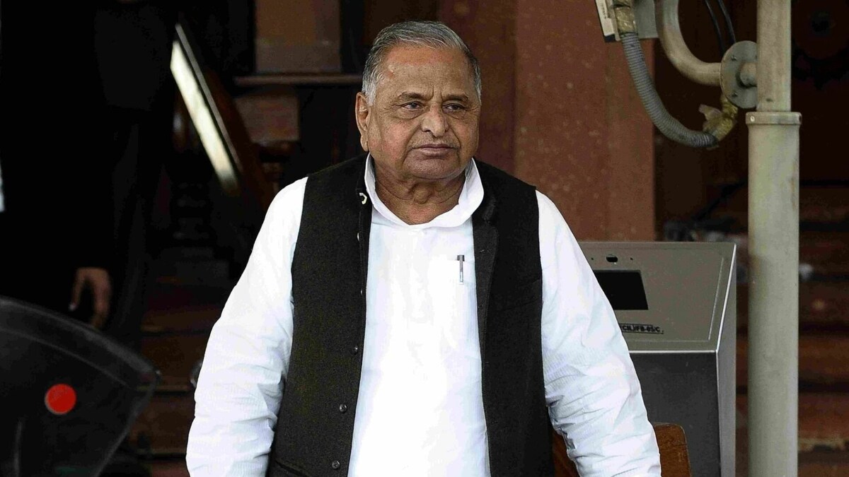पहले ‘अब्बा जान’ का तंज, अब मुलायम को मिला पद्म विभूषण, क्या ये सब 2024 के लिए किया? UP Tak