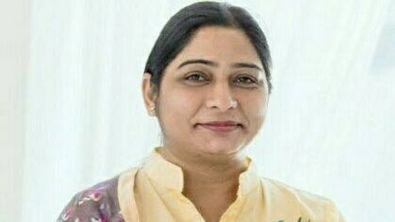 रामचरितमानस को लेकर विवाद में घिरे स्वामी प्रसाद के बचाव में आईं बेटी और BJP MP संघमित्रा UP Tak