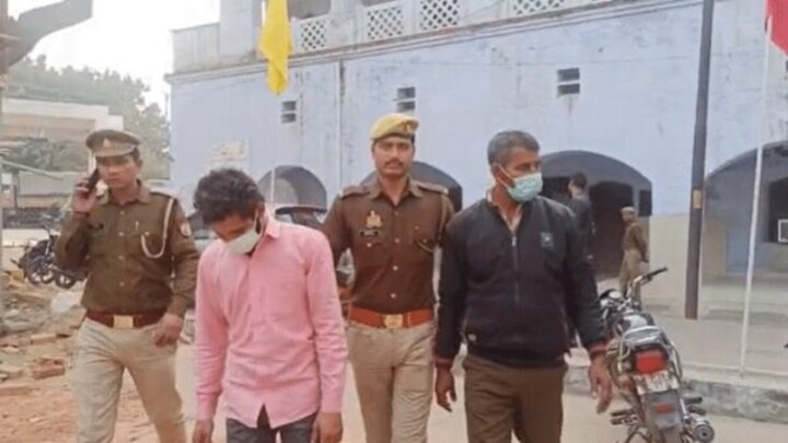 कानपुर: अजब चोर का गजब तरीके, पहले मंदिर में चढ़ाए पैसे, फिर जेवर और दानपात्र उठा ले गए UP Tak