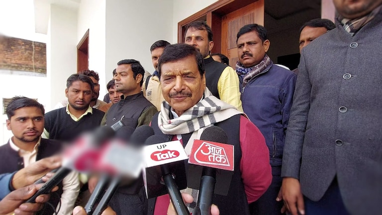 रामचरितमानस पर स्वामी प्रसाद मौर्य के विवादित बयान पर बोले शिवपाल- ‘यह पार्टी की राय नहीं’ UP Tak