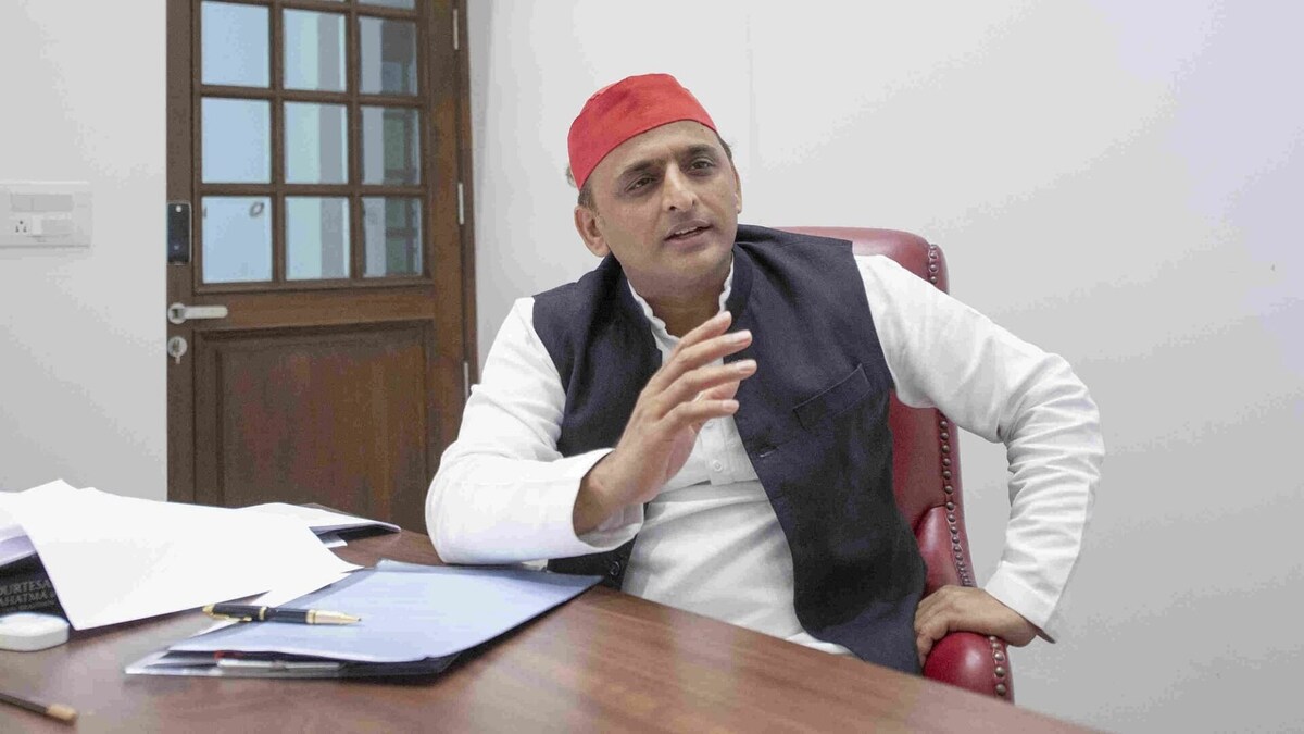 ‘2024 से पहले BJP हार मान चुकी है’ -मनीष सिसोदिया की गिरफ्तारी पर भड़के अखिलेश UP Tak
