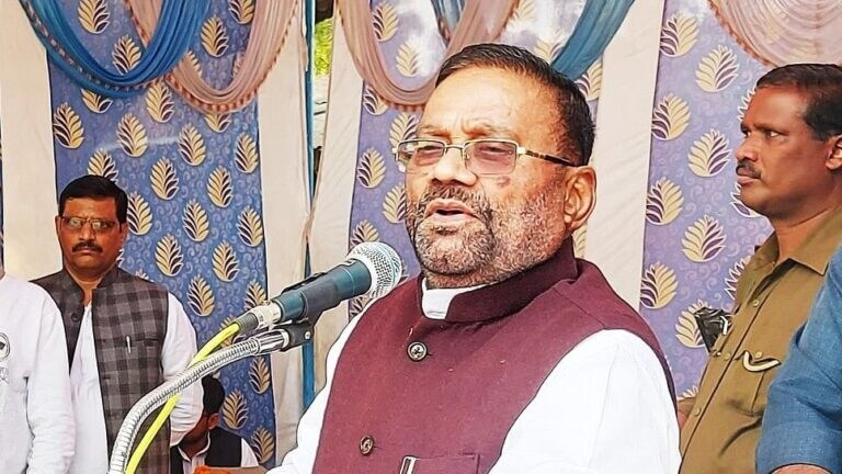 जनता का ध्यान भटकाने के लिए BJP सरकार इन्वेस्टर समिट का आयोजन कर रही: स्वामी प्रासाद मौर्य UP Tak