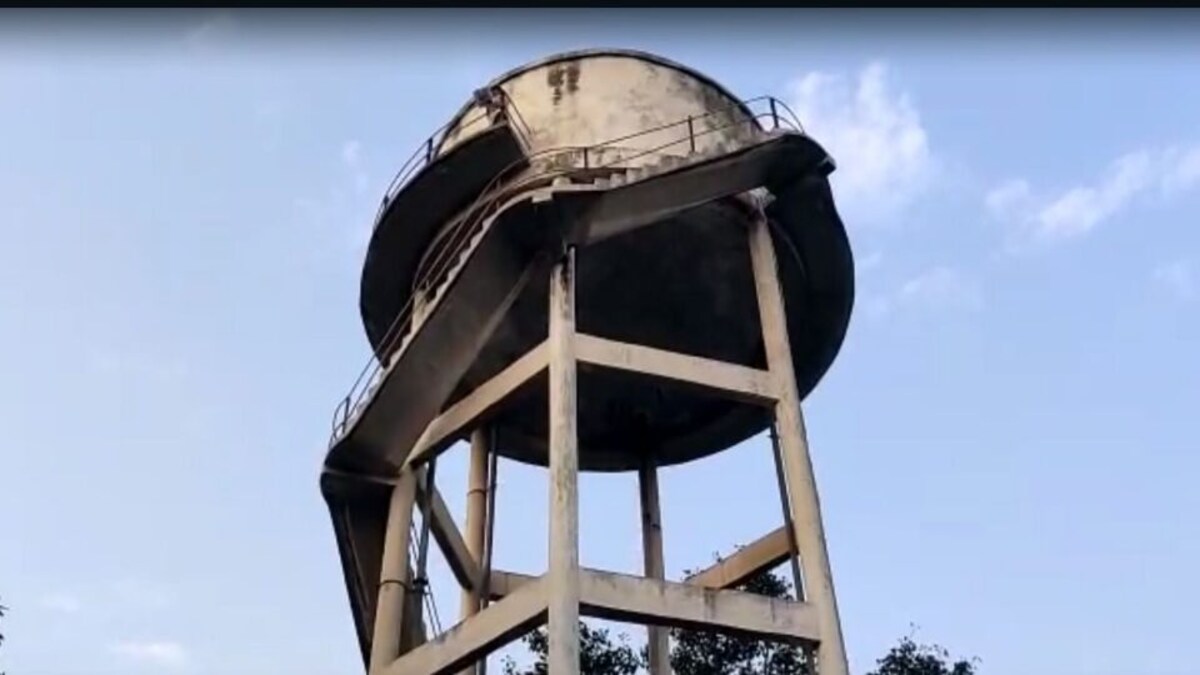 बुलंदशहर: प्रधान पति का हाई वोल्टेज ड्रामा, पानी की टंकी पर चढ़ जताया विरोध, जानें मामला UP Tak