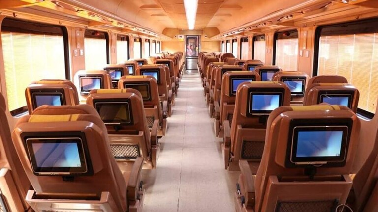 दिल्ली से चलकर 3 घंटे लेट पहुंची तेजस, अब यात्रियों को देना होगा 1.75 लाख का मुआवजा UP Tak