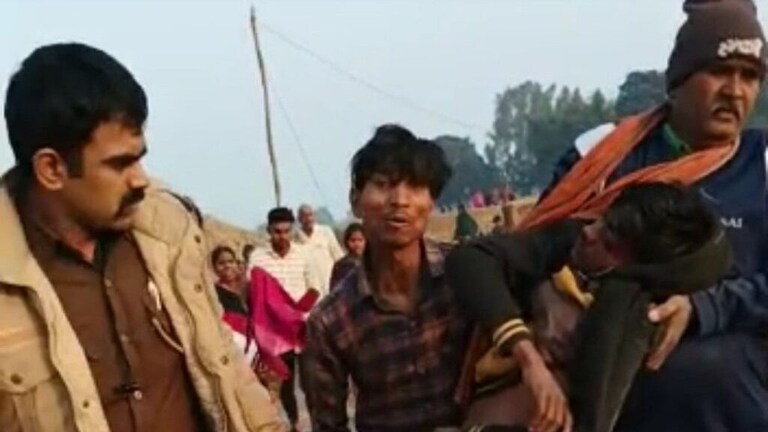 देवरिया: बाइक से लगी टक्कर, दबंगों ने दलित युवक की जमकर की पिटाई, इलाज के दौरान हुई मौत UP Tak
