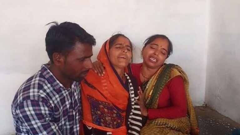 झांसी: लापरवाही बनी जानलेवा, ट्रांसफार्मर की मरम्मत करते समय करंट आने से जिंदा जला लाइनमैन UP Tak
