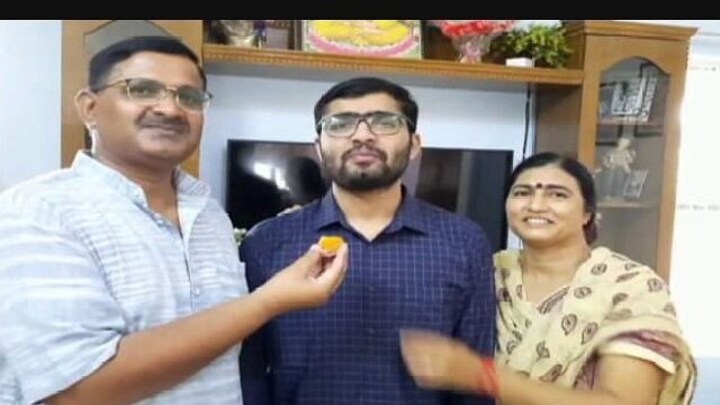 रामपुर के प्रखर को बिना कोचिंग सिविल में मिली 29वीं रैंक, उनसे जानें सफलता की स्ट्रेटेजी UP Tak