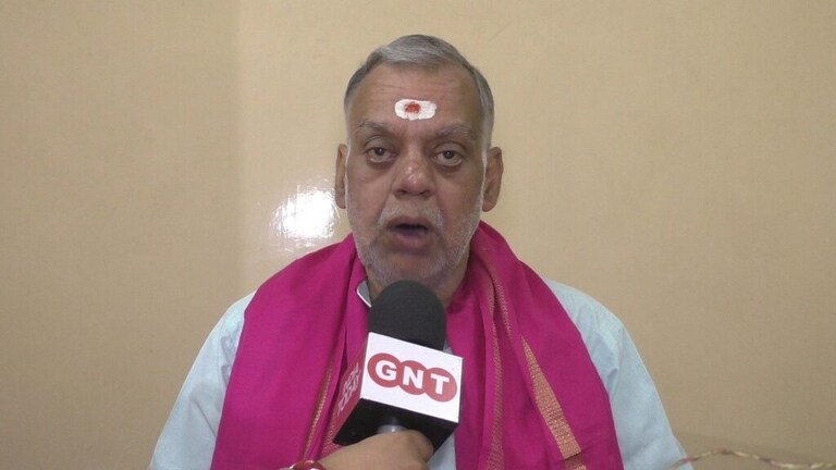 Hariyali Amavasya: हरियाली अमावस्या पर अपनी राशि के अनुसार लगाएं पौधे दूर होंगे कुंडली दोष UP Tak