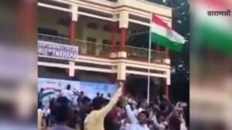 वाराणसी: BHU में ध्वजारोहण के बाद फिल्मी- भोजपुरी गाने पर डांस के मामले में जांच के आदेश UP Tak