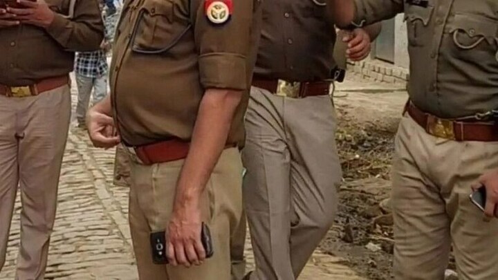 प्रयागराज: फ्लैट से आई दुर्गंध, गेट तोड़ के अंदर गई पुलिस तो इस हाल में मिली महिला की लाश UP Tak