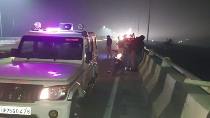 इटावा: बाइक रेलिंग से टकराई, उछले दोनों बाइक सवार नीचे रेलवे ट्रैक पर जा गिरे, मौत UP Tak