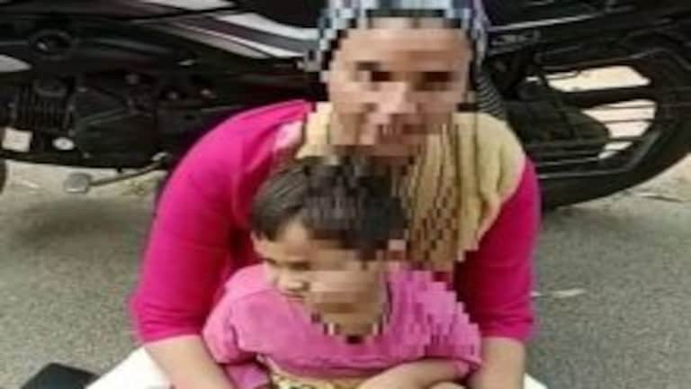 लखनऊ: पति ने दिया तीन तलाक तो थाने के सामने सड़क पर बैठी मुस्लिम महिला, लगाए ये गंभीर आरोप UP Tak