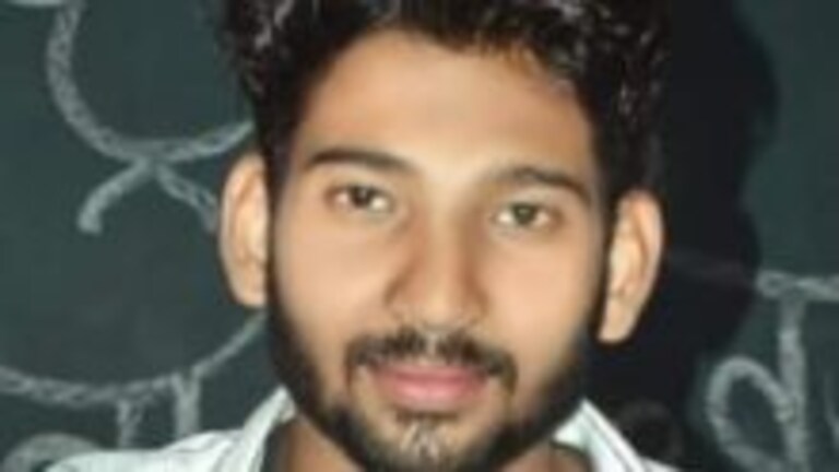 हमीरपुर: वैलेंटाइन-डे पर प्रेमिका मिलने नहीं आई तो आशिक ने खुद को मार ली गोली! मची अफरातफरी UP Tak