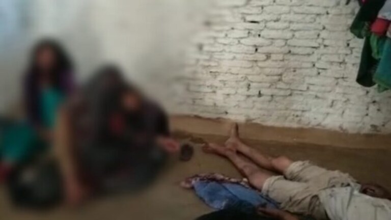झांसी: पिता करना चाहता था बेटी के साथ गलत हरकत? मां-बेटी ने मार डाला, रात भर शव के पास लेटे रहे UP Tak