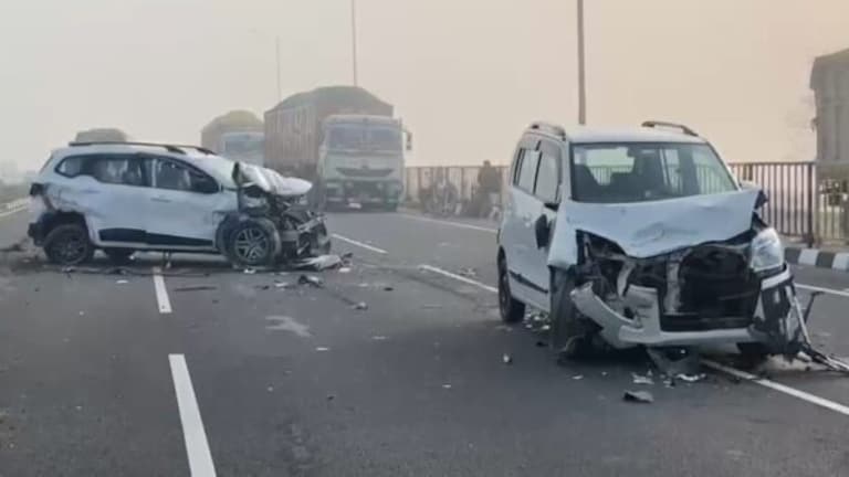 कोहरे का कोहराम! हापुड़ में एक के बाद एक अचानक भिड़ते चले गए 18 वाहन, एक की मौत, 3 घायल UP Tak
