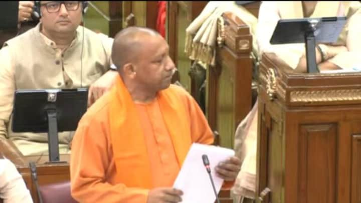 क्रिकेट के चैलेंज पर योगी का पलटवार- बड़े खिलाड़ी हैं, तो पुरस्कार के लिए भेज दें नाम? UP Tak