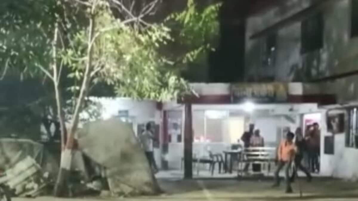 कानपुर: दुस्साहस! थाने में पुलिस के सामने ही दो पक्षों में हुआ जमकर पथराव? मारपीट, जानें UP Tak