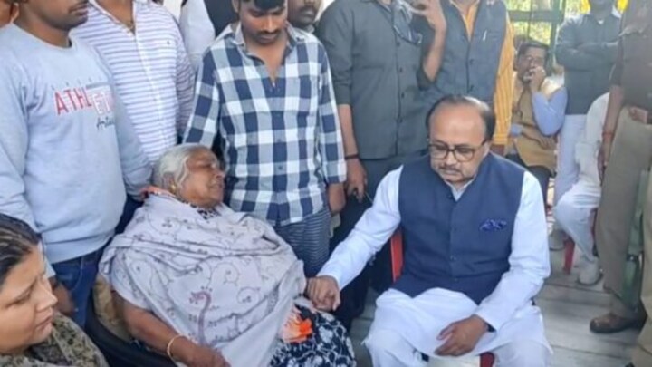 उमेश पाल हत्या केस: MLA सिद्धार्थनाथ सिंह ने की मृतक के परिजन से मुलाकात, योगी सरकार को लेकर ये कहा UP Tak