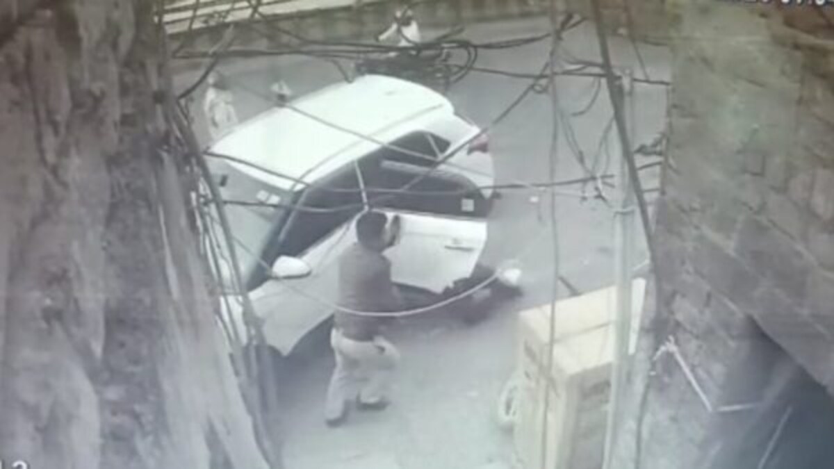 उमेश पाल हत्या केस: हमले में घायल दूसरे सुरक्षाकर्मी को किया गया लखनऊ रेफर उमेश पाल हत्या केस: हमले में घायल दूसरे सुरक्षाकर्मी को किया गया लखनऊ रेफर