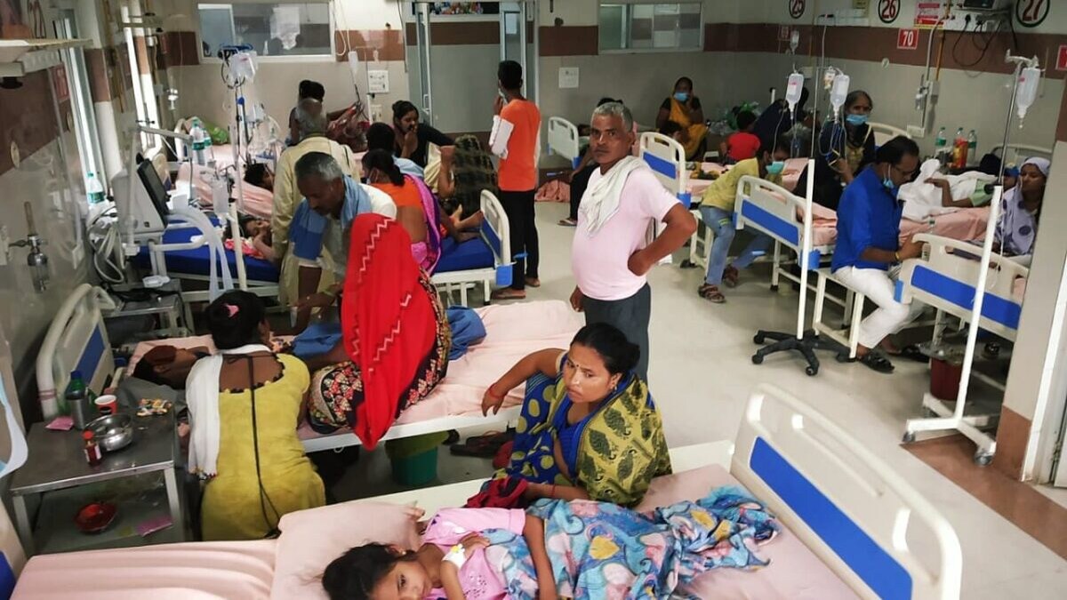 UP: 14 जिलों में बुखार के मामले बढ़े, मरीजों से बेड भरे, ग्राउंड रिपोर्ट में जानें हालात UP Tak