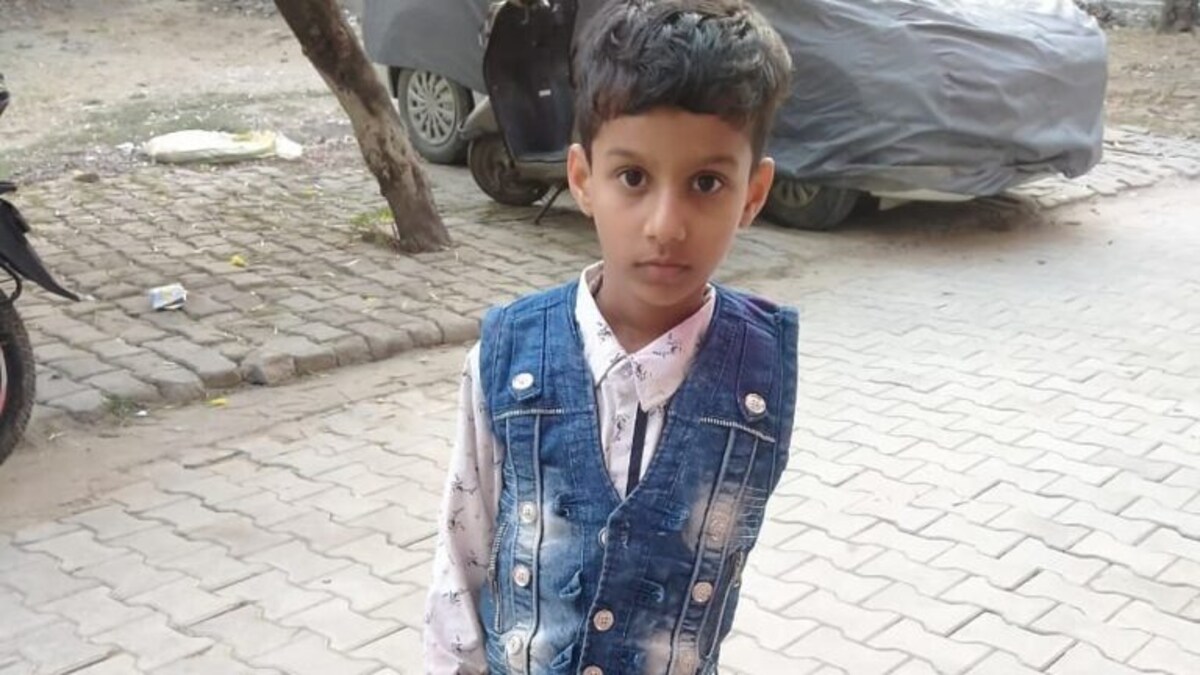 रितिक का दर्द: बिजली विभाग की लापरवाही से काटना पड़ा हाथ, अब सामने नई मुसीबत UP Tak
