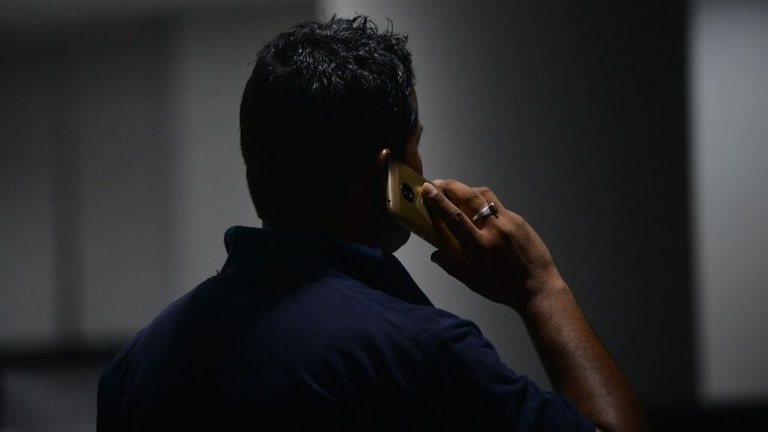 आगरा का पुलिसकर्मी हुआ हनीट्रैप का शिकार! पीड़ित ने बताया बदमाशों ने उसे कैसे-कैसे ठगा UPTak