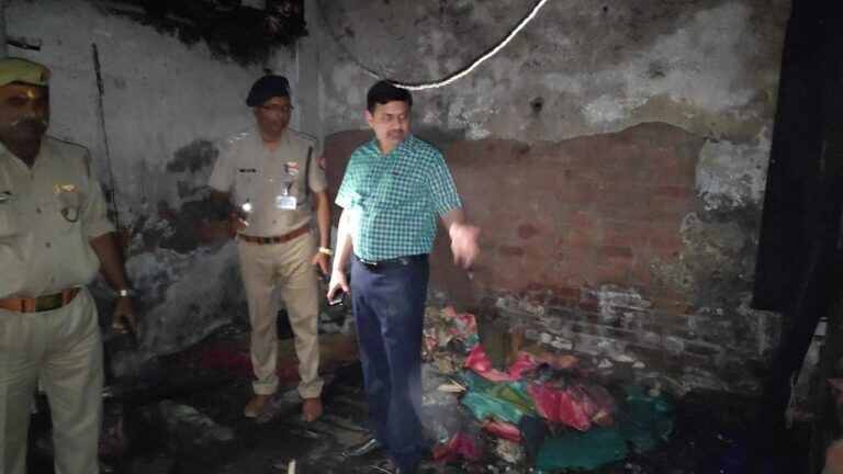 वाराणसी: साड़ी फिनिशिंग के कमरे में लगी आग, चार को निकलने का नहीं मिला मौका, जिंदा जले UP Tak