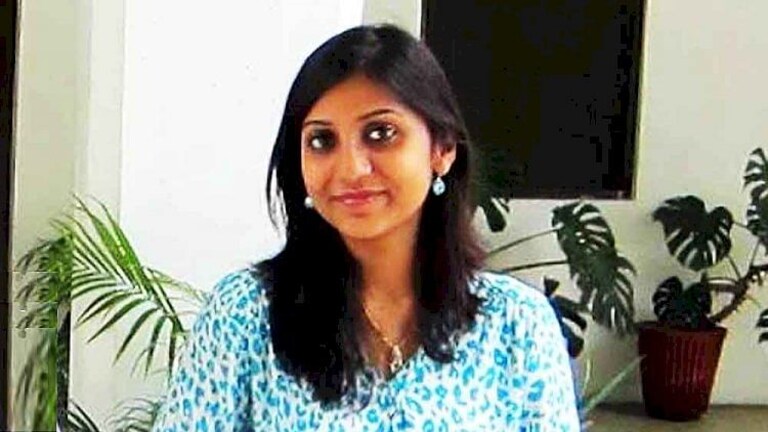 गोरखपुर की IAS बेटी ने चमोली में किया शानदार काम, PM मोदी के हाथों मिला ये अवॉर्ड UP Tak