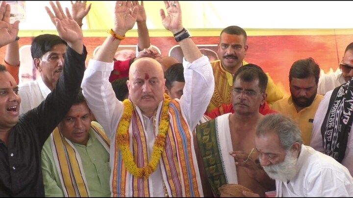 कश्मीर के हालात अभी भी पंडितों के लिए अच्छे नहीं, उन्हें आज भी मारा जा रहा: अनुपम खेर UP Tak