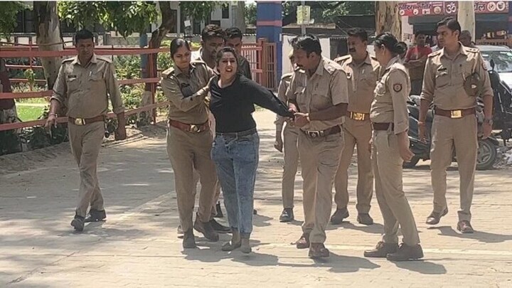 नोएडा: महिला ने थाने में किया पेट्रोल छिड़क कर आग लगाने का प्रयास, पुलिस ने बताया ये कारण UP Tak