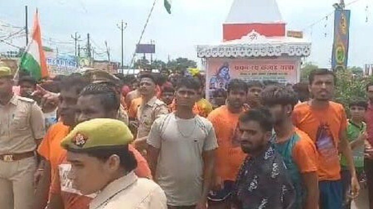 मेरठ: कांवड़ पर थूकने के आरोप में एक व्यक्ति गिरफ्तार UP Tak