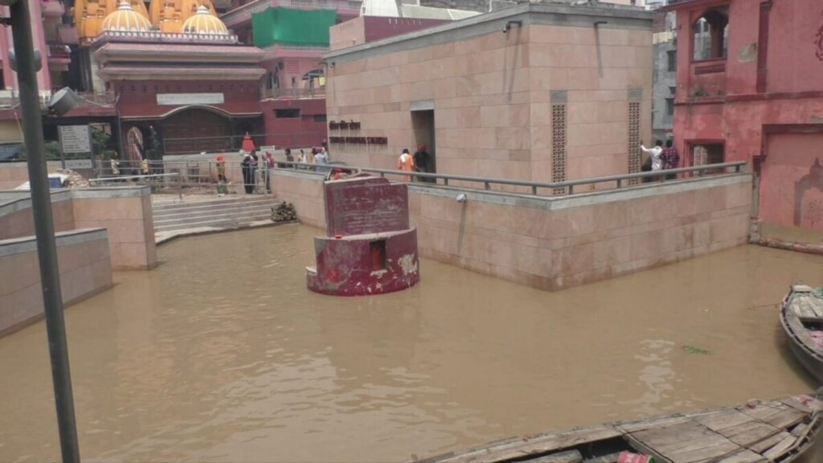 वाराणसी: काशी विश्वनाथ कॉरिडोर में भी घुसा गंगा का पानी, श्रद्धालुओं की आवाजाही पर लगी रोक UP Tak