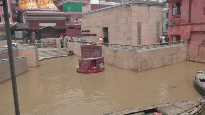 वाराणसी: काशी विश्वनाथ कॉरिडोर में भी घुसा गंगा का पानी, श्रद्धालुओं की आवाजाही पर लगी रोक UP Tak