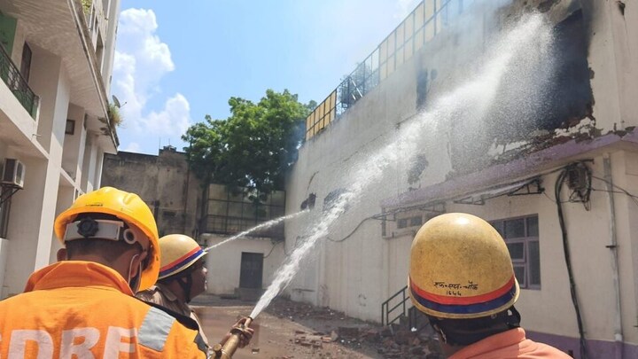 लखनऊ के लेवाना होटल में आग, कुछ दिनों पहले ही मिली थी LDA की नोटिस, आज हो गया बड़ा हादसा UP Tak