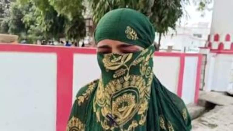 अलीगढ़: महिला ने पति पर पोर्न फिल्म दिखाकर अप्राकृतिक यौन संबंध बनाने का लगाया आरोप UP Tak