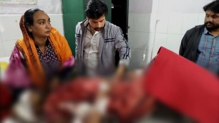 अमरोहा: बुलेट बेचने के बाद पैसे लेने खरीदार के पास गया युवक, बंधक बनाकर पीटा, हालत गंभीर UP Tak