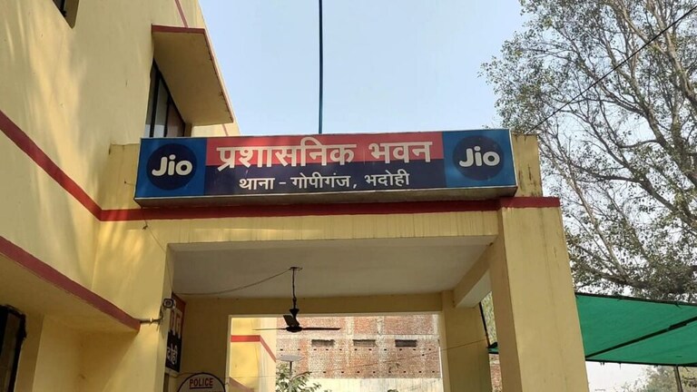 भदोही: गैंगरेप पीड़िता को मिली मुकदमा वापस लेने की धमकी, ब्लॉक प्रमुख के परिजन पर केस दर्ज UP Tak