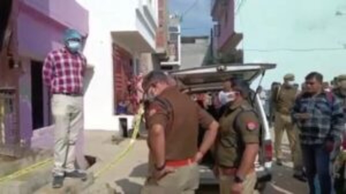 मुरादाबाद: 2-3 दिनों तक फांसी के फंदे पर झूलता रहा युवती का शव! दुर्गंध आने पर हुआ खुलासा UP Tak