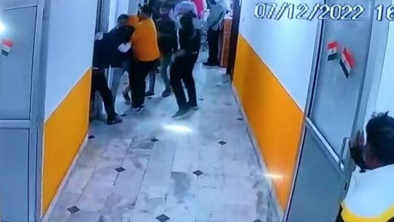 लखनऊ: मरीज के इलाज को लेकर डॉक्टरों और मैनेजर में हुई बहस, खुब चले लात-घूंसे, जानें UP Tak