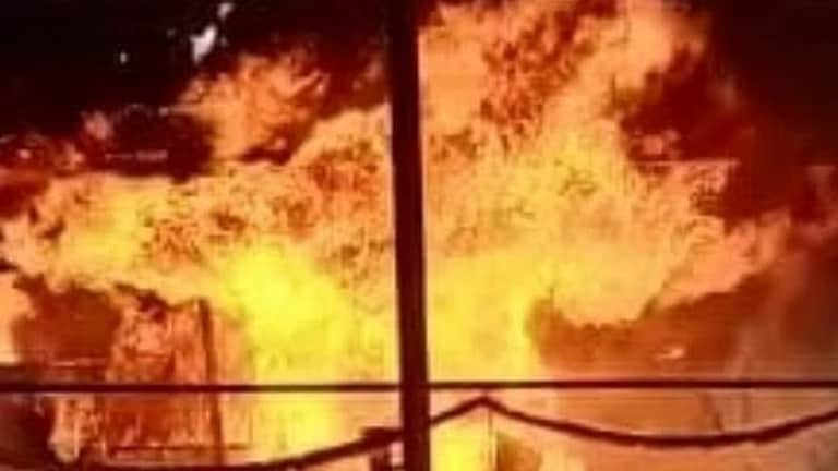 कानपुर: साइकिल पार्ट्स की फैक्ट्री में लगी भीषण आग, तीन मजदूरों की जलकर दर्दनाक मौत UP Tak