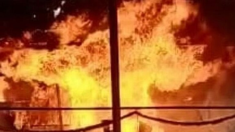 कानपुर: साइकिल पार्ट्स की फैक्ट्री में लगी भीषण आग, तीन मजदूरों की जलकर दर्दनाक मौत UP Tak