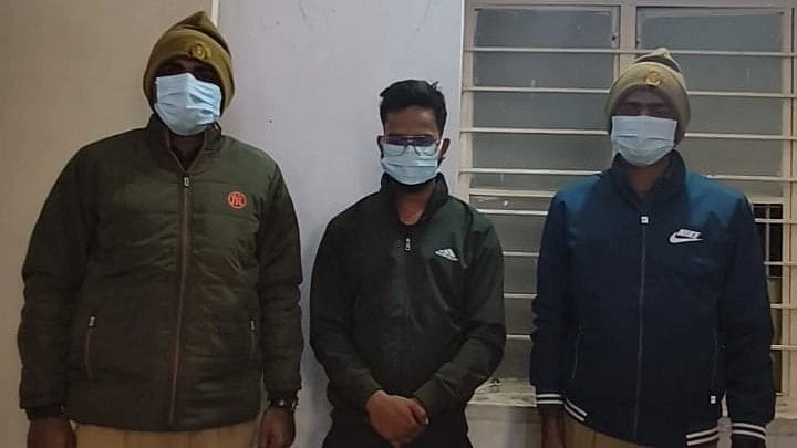 फतेहपुर: सरकारी कर्मचारी ने छात्रा का बनाया अश्लील वीडियो, फिर करने लगा ब्लैकमेल, अरेस्ट UP Tak