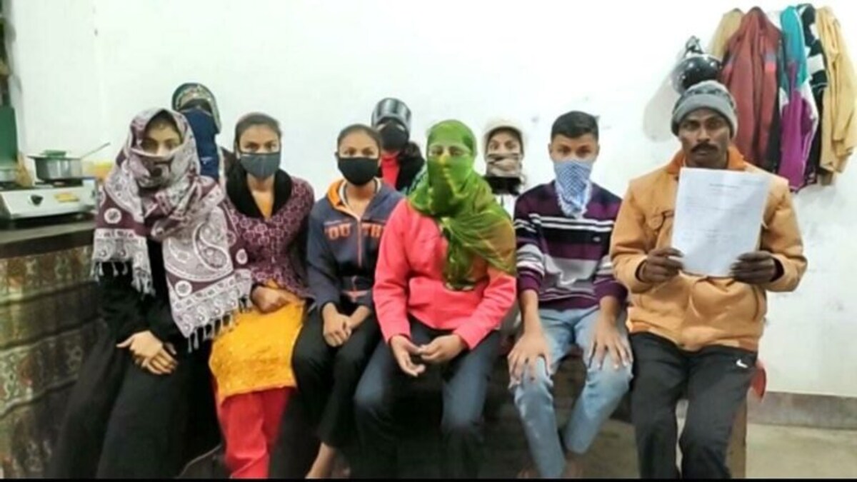 अलीगढ़: शोहदे ने छात्रा से की छेड़छाड़! विरोध करने पर पीड़ित परिवार से दबंगों ने की मारपीट UP Tak